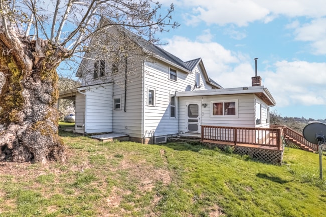 47400 NW David Hill Rd in Forest Grove, OR - Foto de edificio - Building Photo