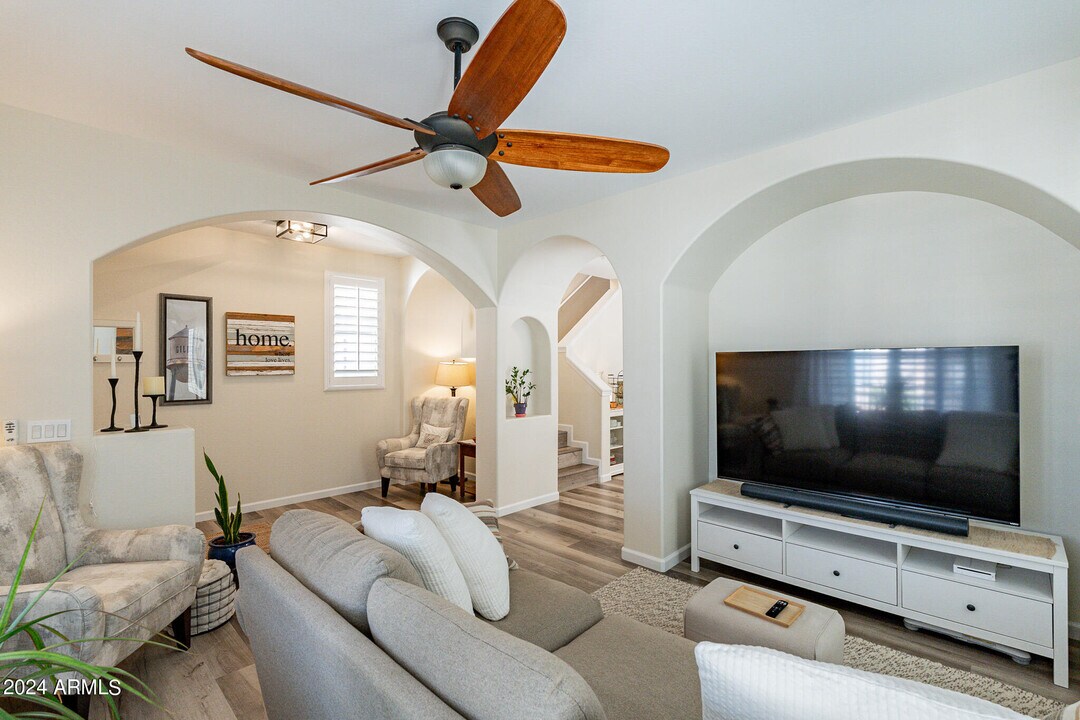 3884 S Posse Trail in Gilbert, AZ - Building Photo