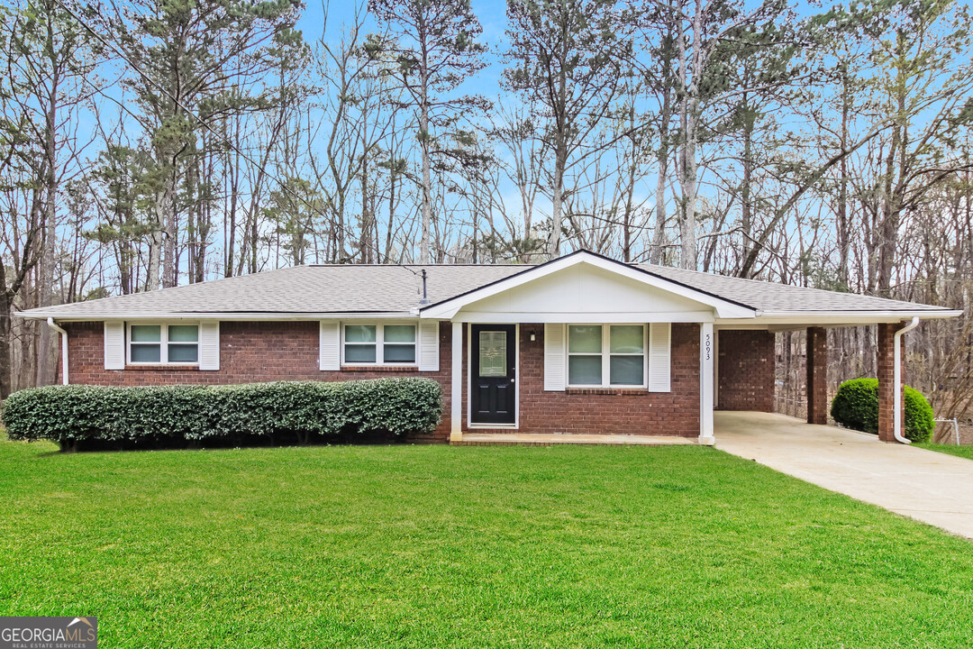 5093 Springbrook Dr in Douglasville, GA - Building Photo
