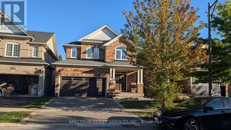 1074 Costigan Rd in Milton, ON - Building Photo