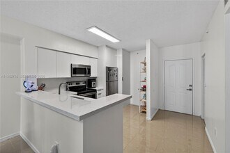 5091 NW 7th St in Miami, FL - Building Photo - Building Photo