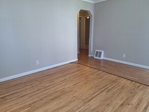 26675 Waldorf St in Roseville, MI - Building Photo - Building Photo