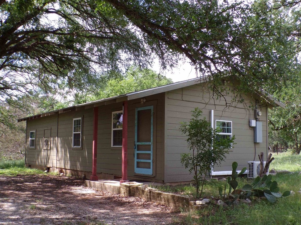 404 S Water St in Burnet, TX - Building Photo