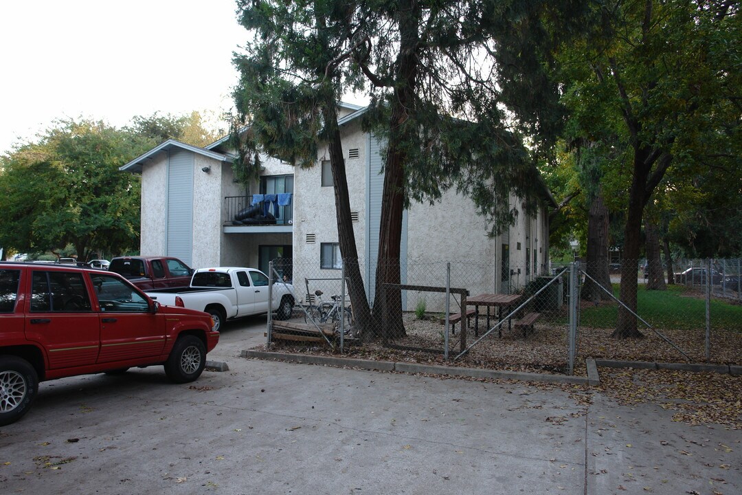 1340 W 4th St in Chico, CA - Building Photo