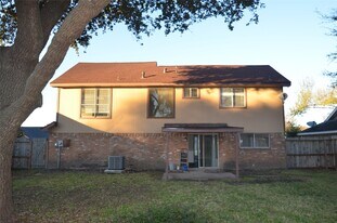 1902 Whitebriar Dr in Deer Park, TX - Building Photo