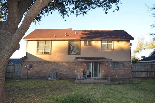 1902 Whitebriar Dr in Deer Park, TX - Foto de edificio - Building Photo