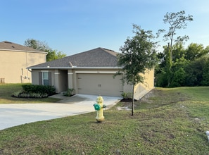 1056 Gerona Ave in Deltona, FL - Building Photo - Building Photo