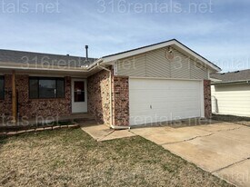3113-3115 S Bunker Hl Dr in Wichita, KS - Building Photo