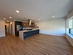 2109 S Ashland Ave in Chicago, IL - Foto de edificio - Building Photo