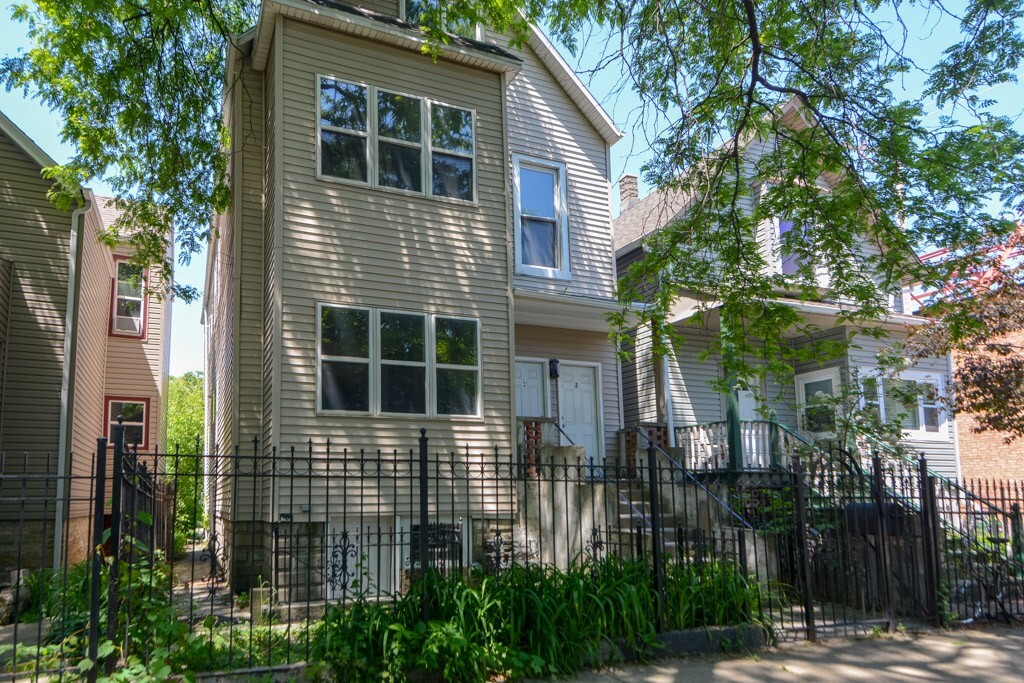 1938 N Drake Ave in Chicago, IL - Foto de edificio