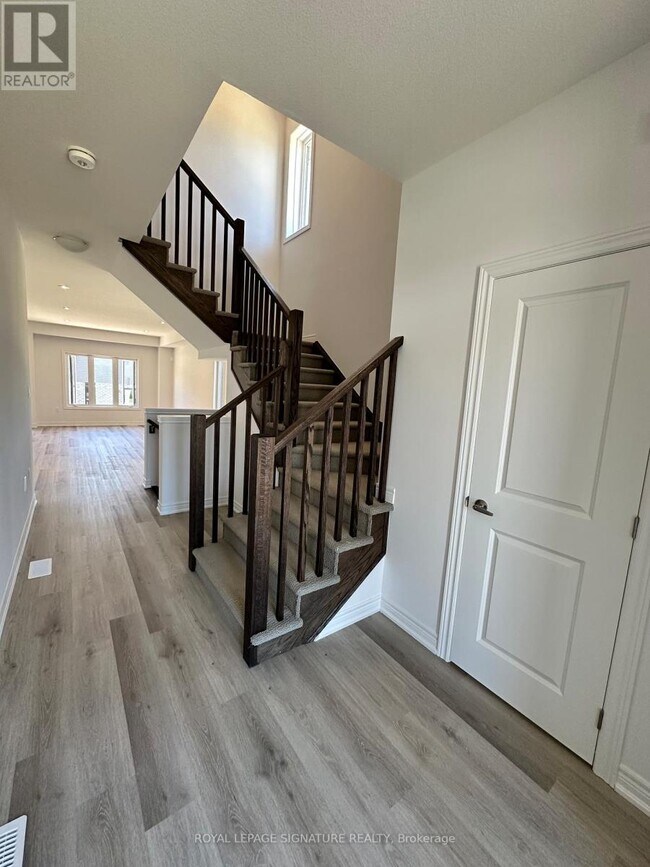 448 Blackburn Dr in Brantford, ON - Building Photo - Building Photo