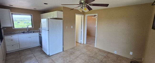 242 Kanani Rd in Kihei, HI - Building Photo - Building Photo