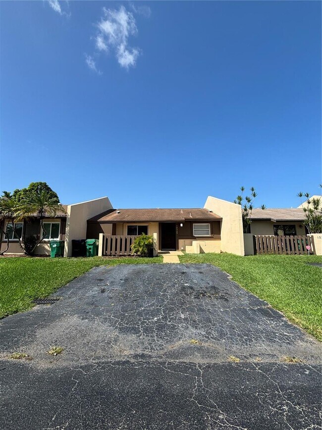 12335 SW 110th South Canal St Rd in Miami, FL - Building Photo - Building Photo