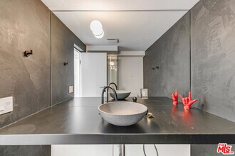 7135 Hollywood Blvd in Los Angeles, CA - Building Photo - Building Photo