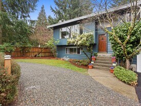 16445 Ambaum Blvd S, Unit A in Burien, WA - Building Photo