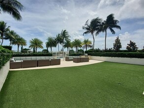 3000 Coral Way, Unit 821 in Coral Gables, FL - Foto de edificio - Building Photo