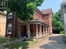 162 Darling St in Brantford, ON - Building Photo