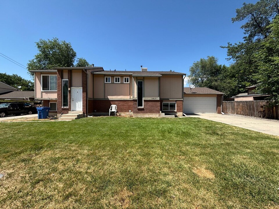 1815 E Vine St in Murray, UT - Building Photo