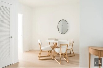 975 Nostrand Ave in Brooklyn, NY - Foto de edificio - Building Photo