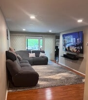 423 Christopher Ave, Unit 21 in Gaithersburg, MD - Building Photo