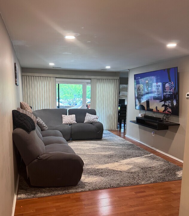 423 Christopher Ave, Unit 21 in Gaithersburg, MD - Foto de edificio