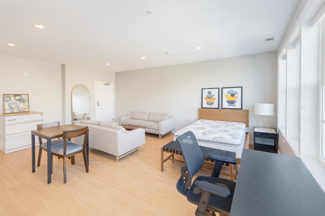 2210 Wisconsin Ave NW in Washington, DC - Building Photo - Building Photo