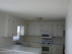 3987 Sterling Pointe Dr in Winterville, NC - Building Photo - Building Photo