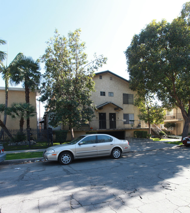 216 W Tujunga Ave in Burbank, CA - Foto de edificio - Building Photo