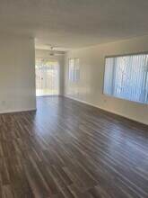 555 Greenbrier Dr, Unit 39 in Oceanside, CA - Foto de edificio - Building Photo