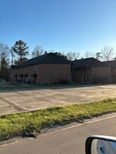 Beverly Manor in Hattiesburg, MS - Building Photo - Building Photo