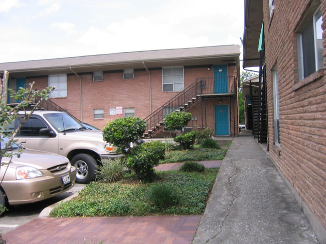 Twelve Canfield Place in Houston, TX - Building Photo - Building Photo