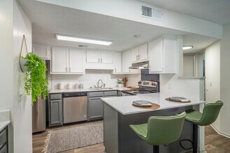 Wellspring Apartments in Columbia, SC - Foto de edificio - Building Photo