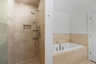 525 W Superior St, Unit #  0431 in Chicago, IL - Foto de edificio - Building Photo