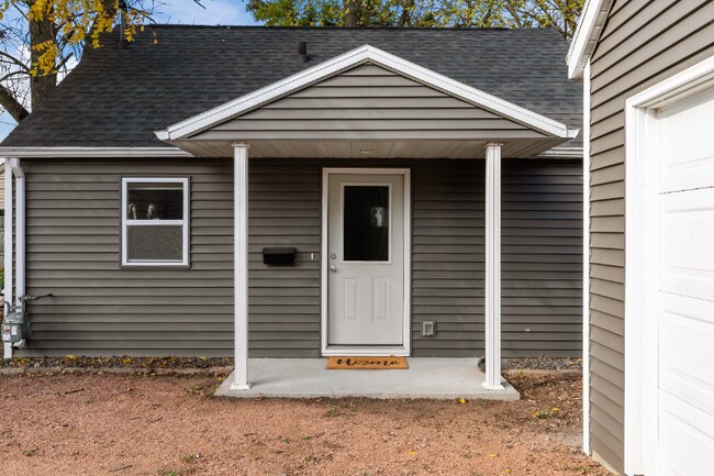 1004 W Kamps Ave in Appleton, WI - Foto de edificio - Building Photo