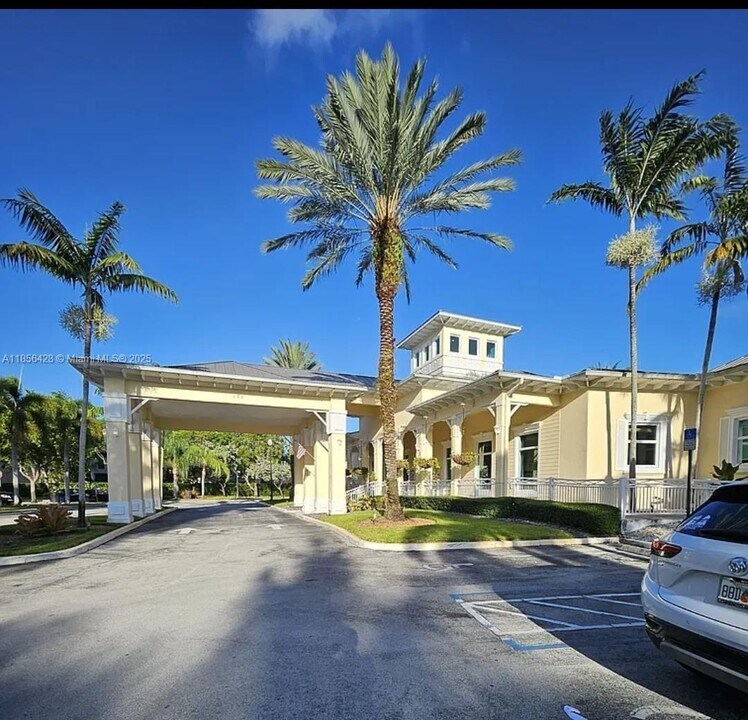 2610 NE 3rd Dr in Homestead, FL - Building Photo