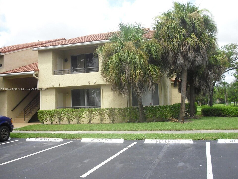 641 Lyons Rd in Coconut Creek, FL - Building Photo