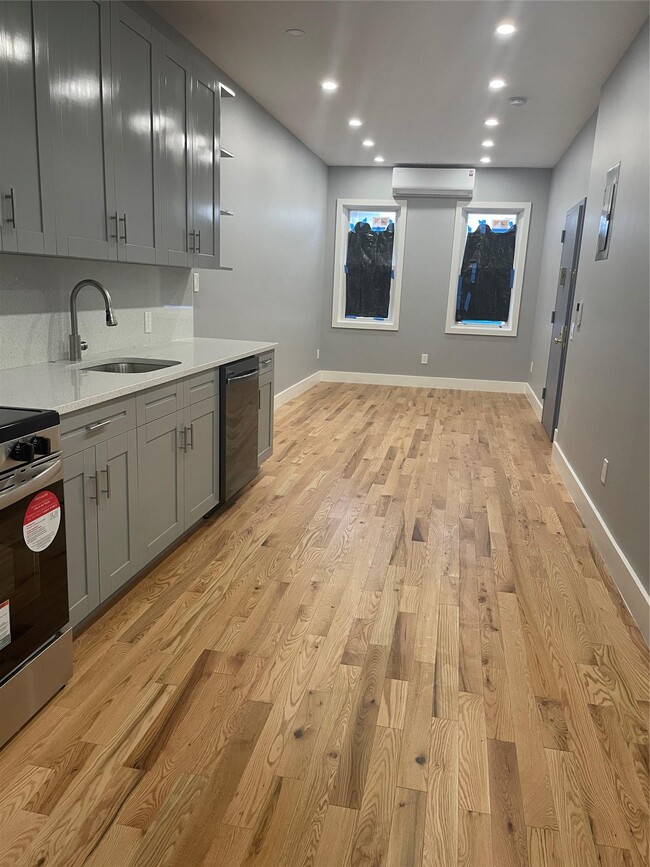 1668 George St in Queens, NY - Building Photo - Building Photo