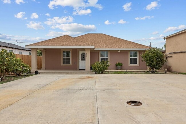 property at 803 S Dallas St