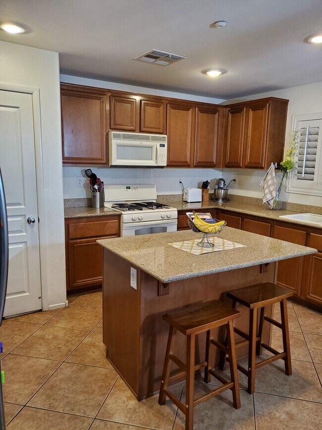 1151 Safari Creek Dr in Henderson, NV - Building Photo - Building Photo