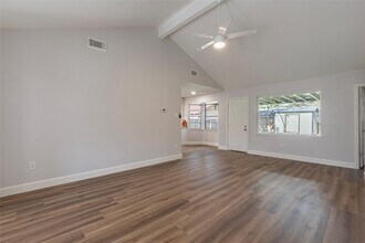 2112 Sierra Dr in Kemah, TX - Foto de edificio - Building Photo