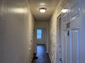 207 E 10th Ave, Unit A in Homestead, PA - Foto de edificio - Building Photo