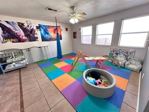 651 Vermilion Ct NW in Albuquerque, NM - Foto de edificio - Building Photo