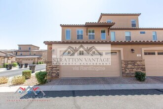 2821 S Skyline Dr in Mesa, AZ - Building Photo - Building Photo