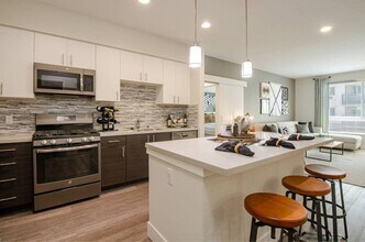 8725 Ariva Ct in San Diego, CA - Building Photo - Building Photo
