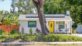 6445 2nd Ave S in St. Petersburg, FL - Building Photo