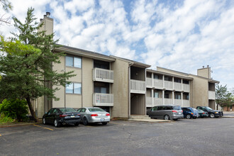 Harrison Street Apartments in Topeka, KS - Building Photo - Building Photo