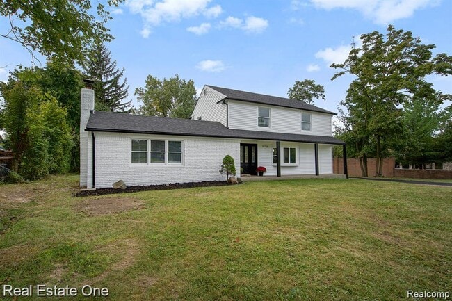 51275 W Seven Mile Rd in Northville, MI - Building Photo - Building Photo