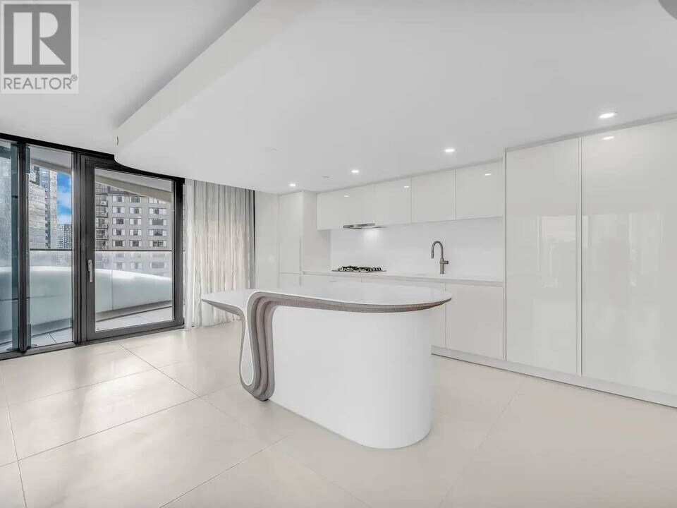 1033-1033 Hornby St in Vancouver, BC - Building Photo