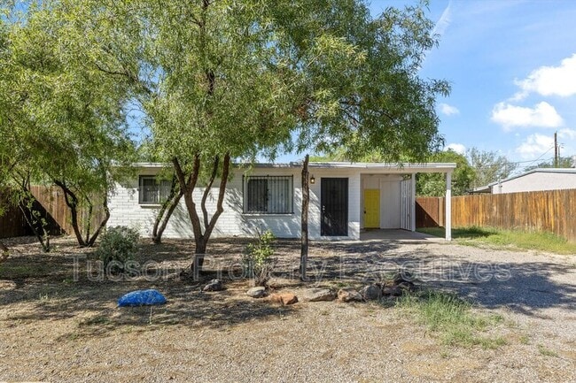 property at 3317 N Howard Blvd