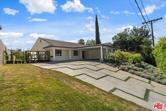 11700 Woodley Ave in Los Angeles, CA - Building Photo - Building Photo